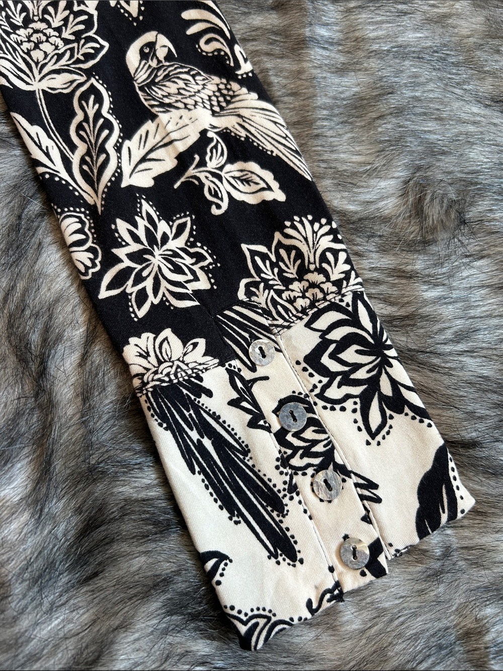 Johnny Was Noah Henley Top Floral Bird Black & Cream Women’s Medium - Picture 10 of 12